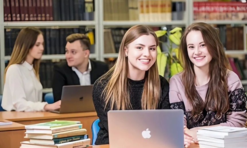 �׶���˹��ѧ