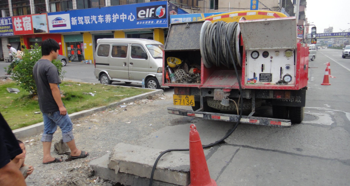 �ܵ���ϴ��˾