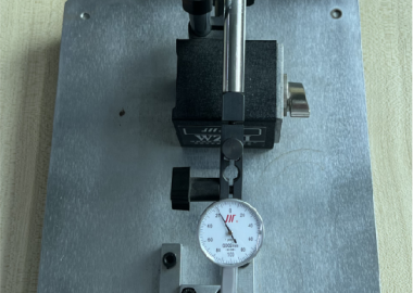 Shaft bend detector
