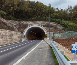 绍兴喻家山隧道调光系统