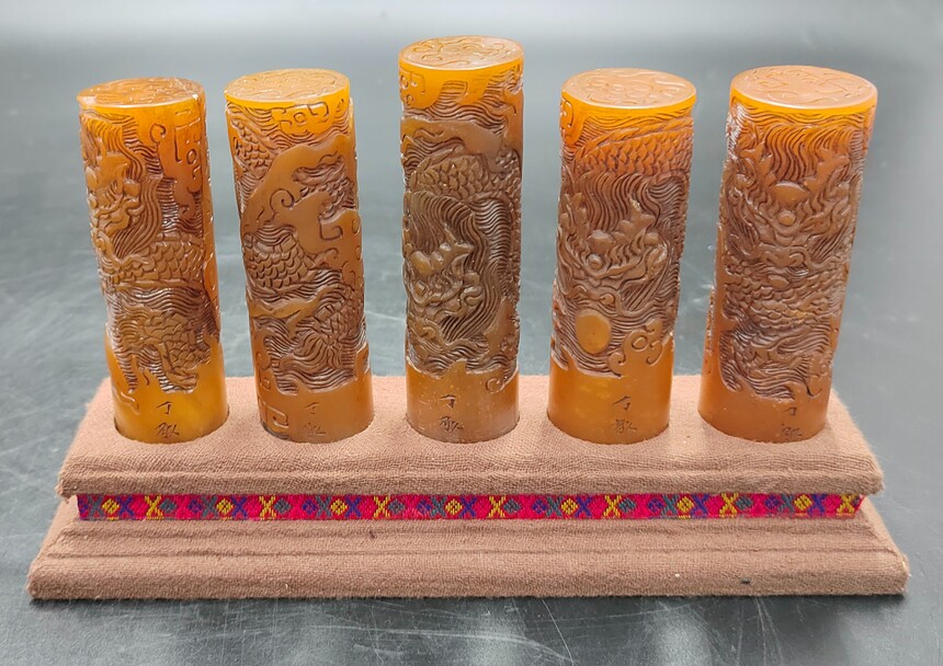 田黄石五龙柱印章一组_北京金祺盛拍卖有限责任公司