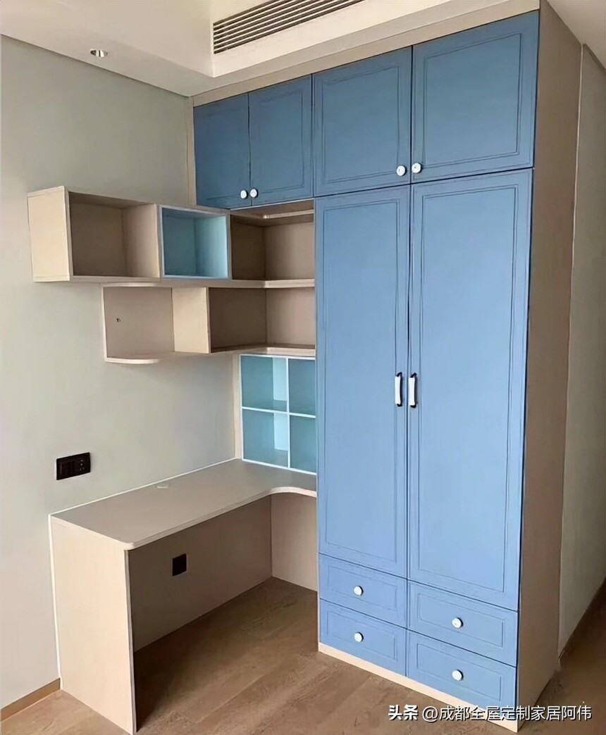 Ļ