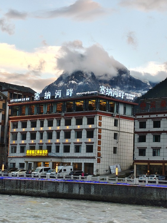 1755917025564438.jpg 波密县城-2.jpg