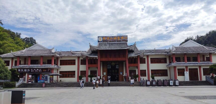 1756177969823357.jpg 梵净山游客中心.jpg