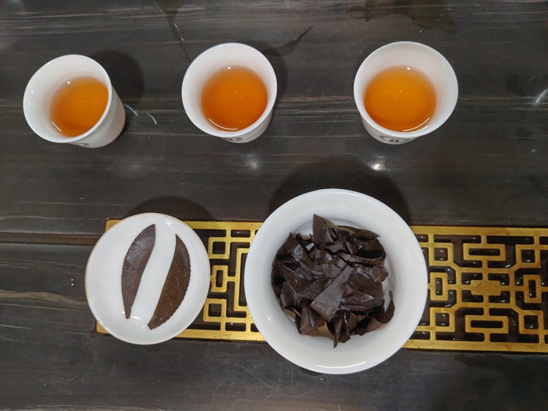 1763435952356770.jpg 半叶白茶叶底和茶汤2.jpg
