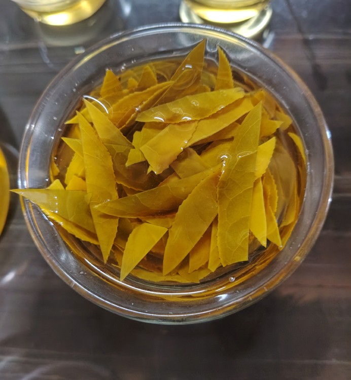 1776610587189278.jpg 白黄金-半叶黄金茶白茶款盖碗.jpg