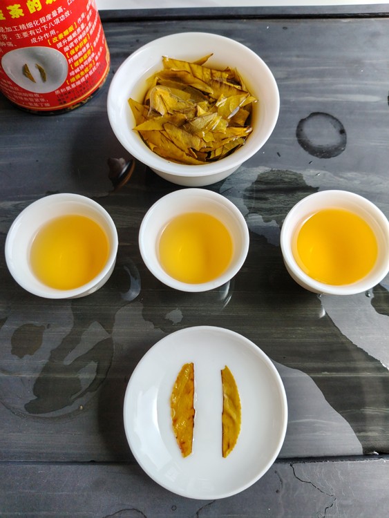 1790902007261870.jpg 半叶黄金茶绿茶版叶底和茶汤.jpg