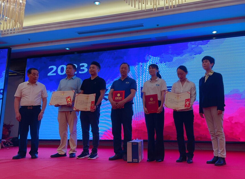 Award for Outstanding Employees.jpg