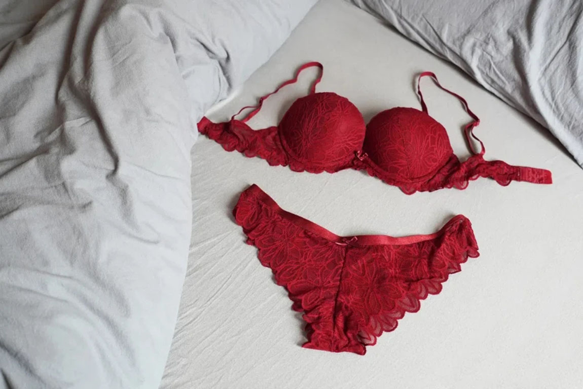 red-bar-and-panties-lingerie-set-on-bed.webp.jpg