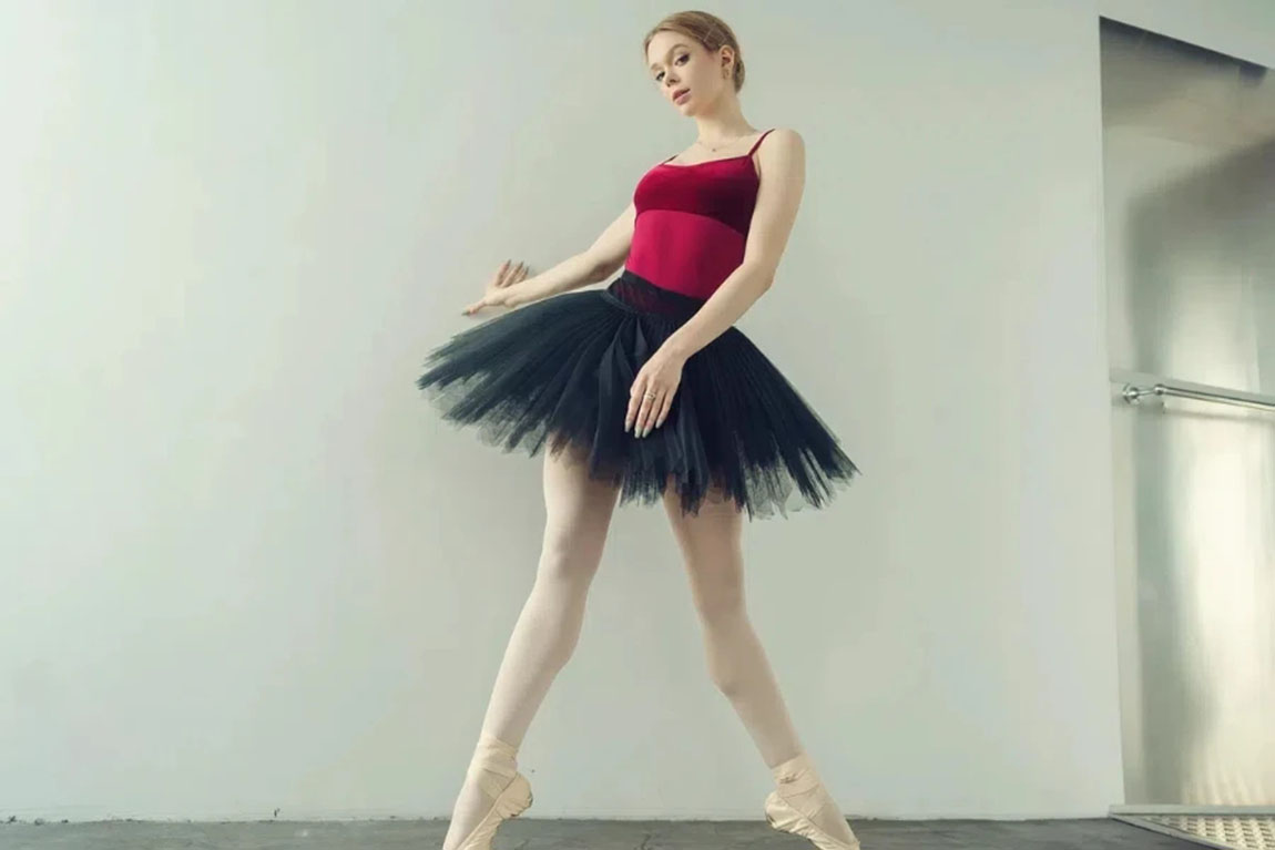 beautiful-ballerina-in-a-red-bodysuit-tutu-and-pointe-shoes.webp.jpg