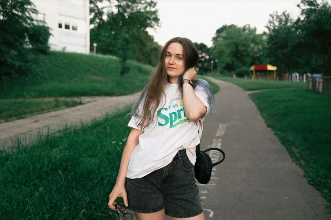 Woman-in-Baggy-White-T-shirt.webp.jpg