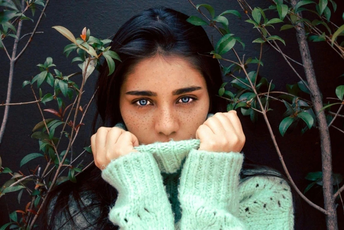 Woman-wearing-green-knitted-sweater.webp.jpg
