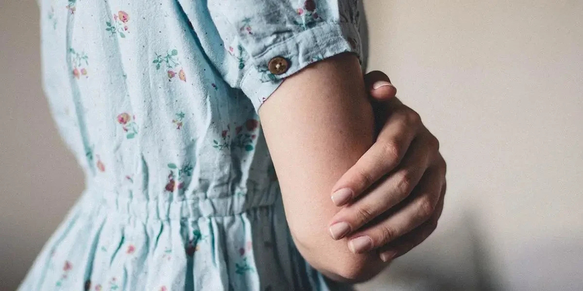 close-up-dress-fingers-girl-hand-woman.webp.jpg