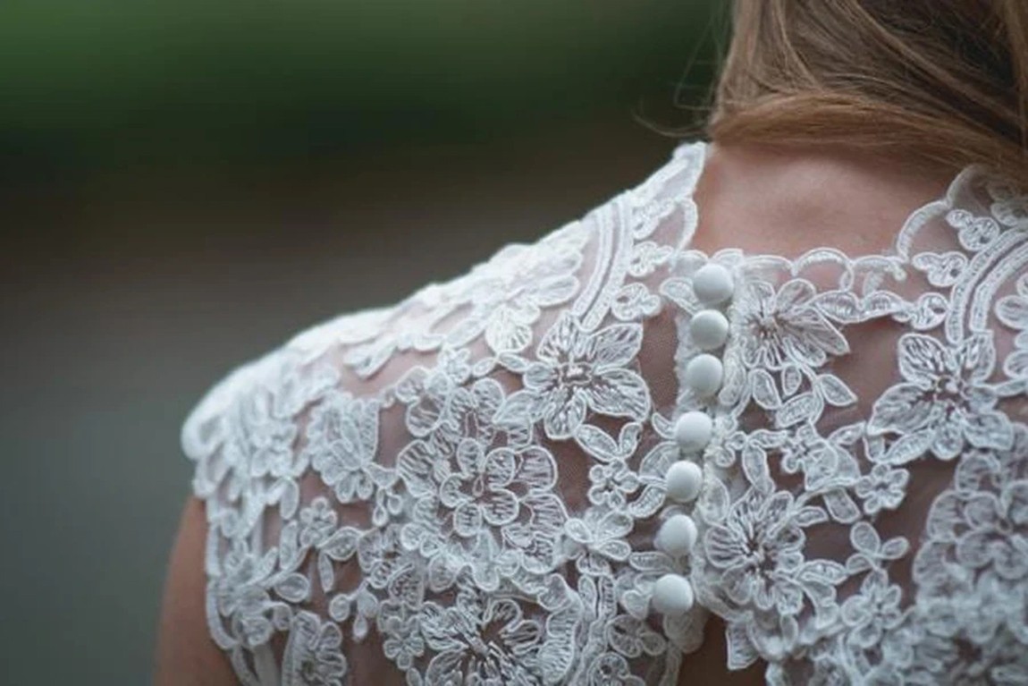 Woman-wearing-a-white-lace-dress.webp.jpg