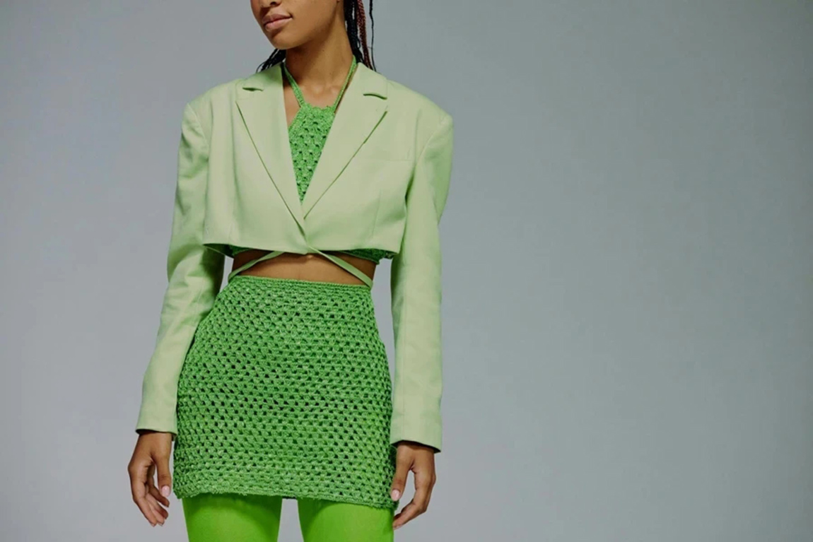 Midsection-of-woman-in-green-clothing.webp.jpg