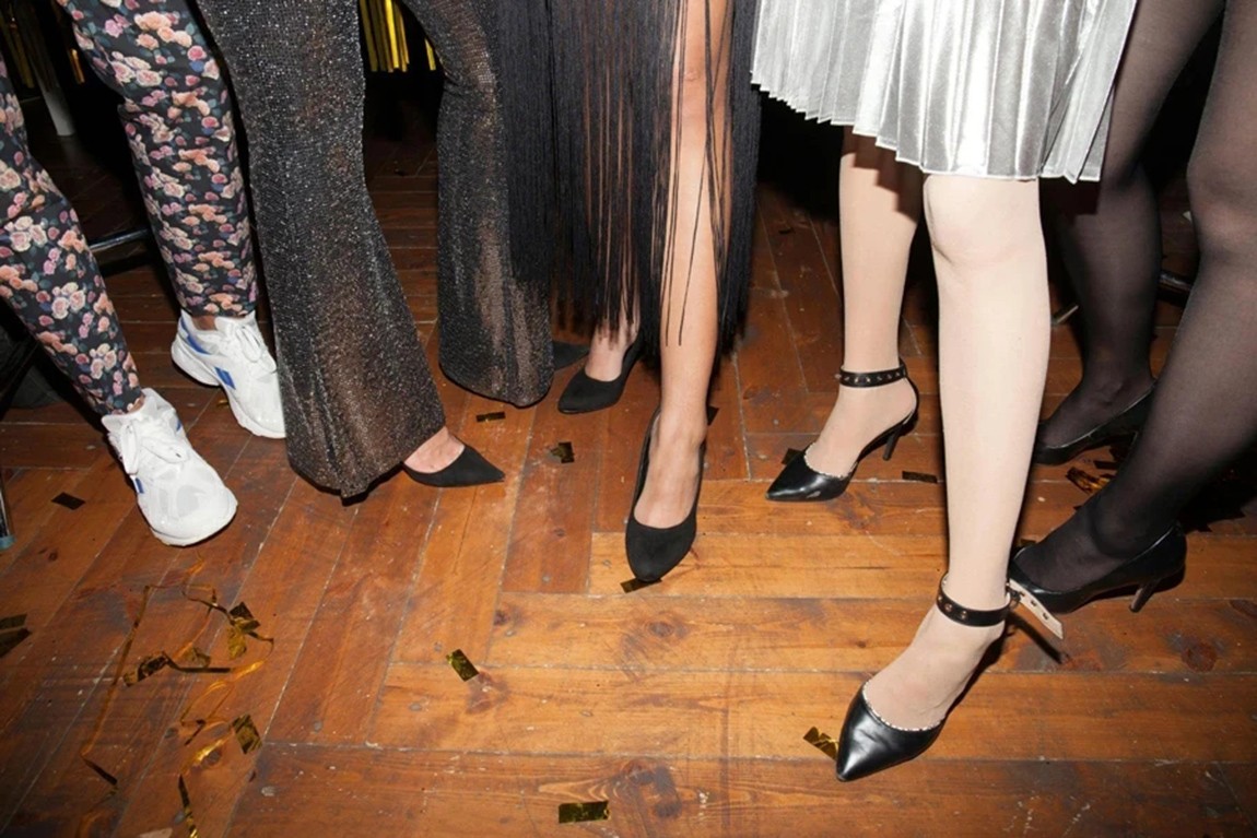 Women-Wearing-Black-High-Heels.webp.jpg