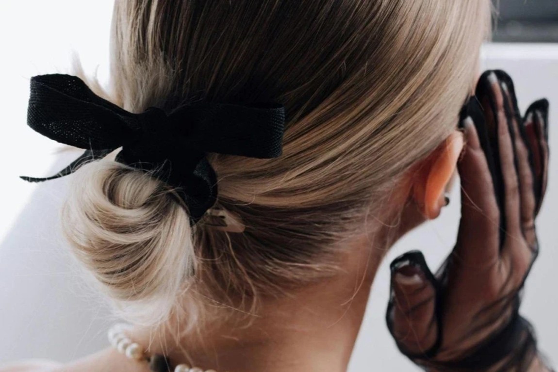 Back-View-of-an-Elegant-Woman-Wearing-Pearl-Jewelry-and-Mesh-Black-Gloves.webp.jpg