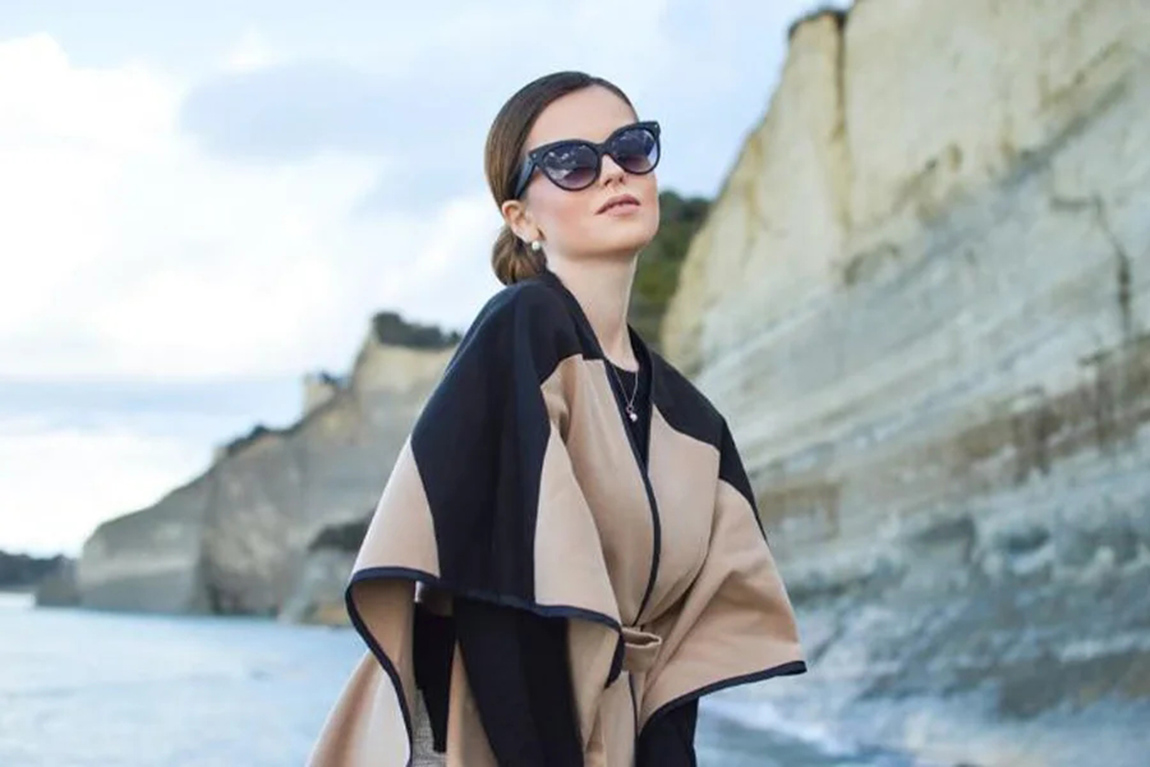black-and-tan-two-tone-womens-poncho.webp.jpg