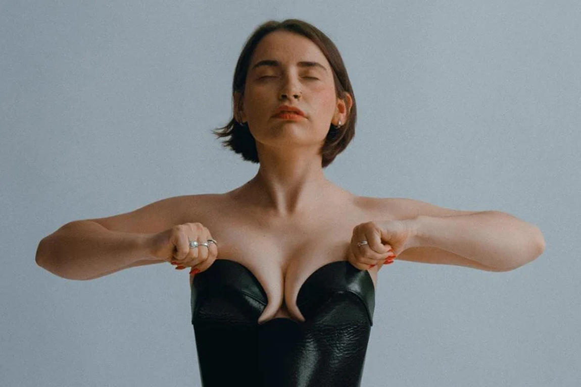 lady-wearing-a-black-corset-top.webp.jpg