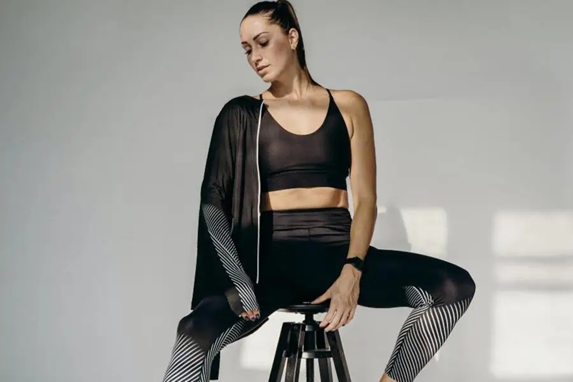 lady-in-black-and-white-striped-ski-leggings.webp.jpg