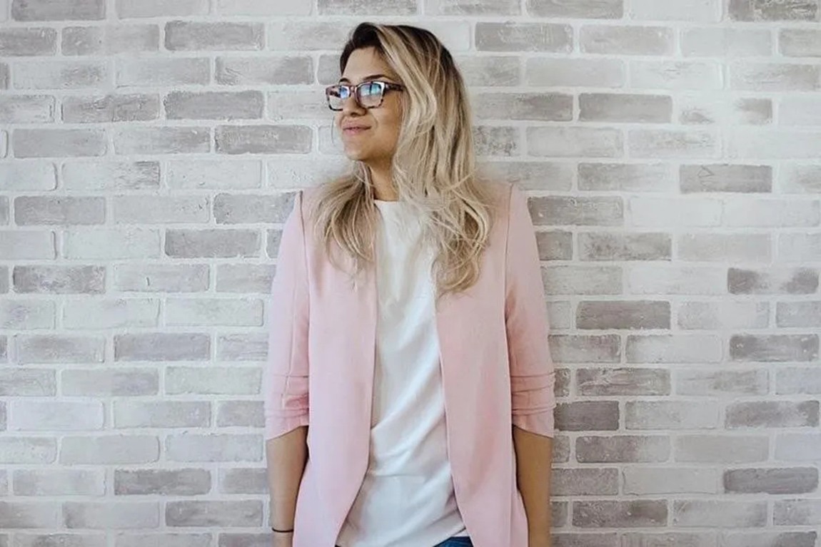 lady-wearing-a-pink-business-casual-blazer.webp.jpg