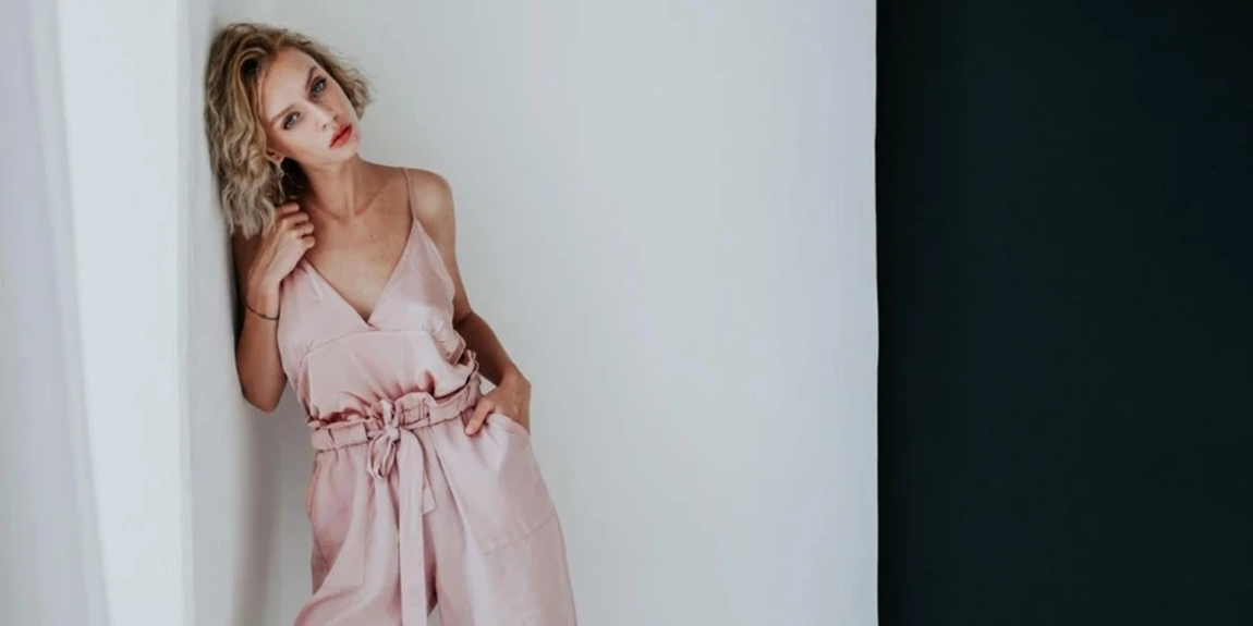 Portrait-of-beautiful-fashionable-woman-in-pink-jumpsuit.webp.jpg