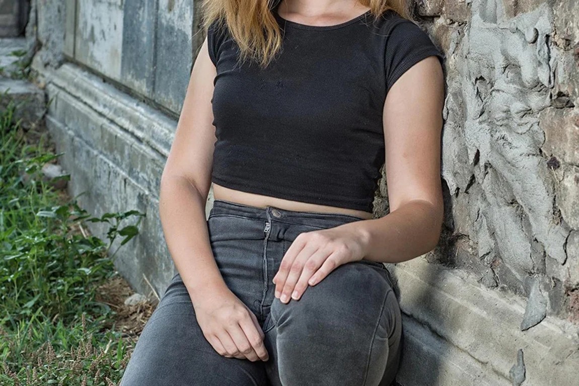 woman-wearing-dark-wash-denim-jeans.webp.jpg