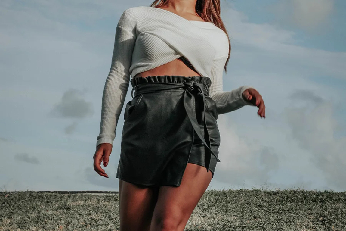 woman-flexing-a-black-leather-miniskirt.webp.jpg