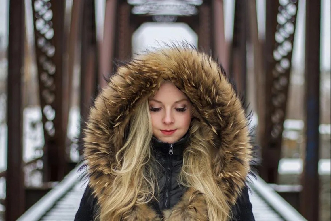 woman-wearing-a-shearling-jacket-with-extra-padding.webp.jpg