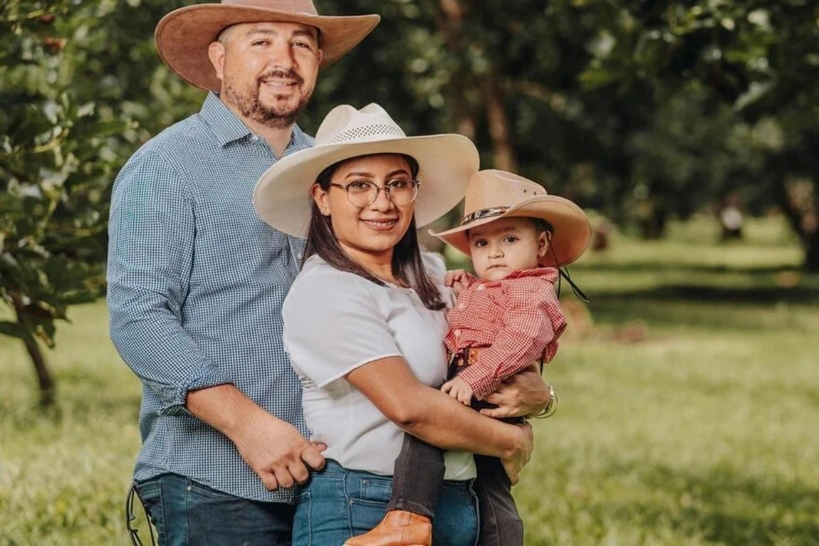 A-family-photographed-wearing-cowboy-hats.webp.jpg
