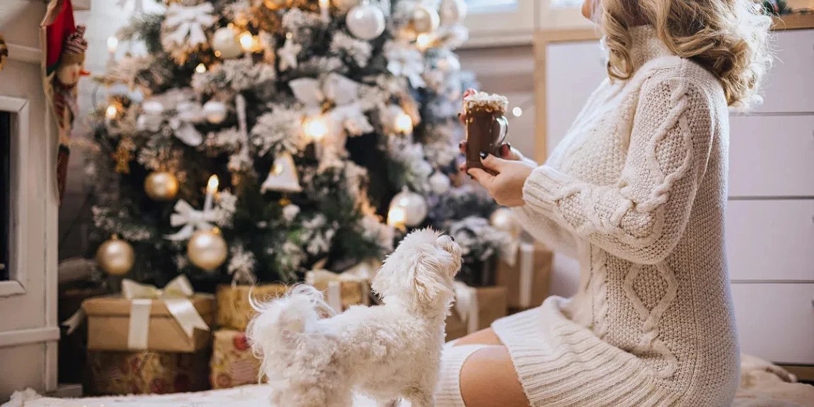 Beautiful-woman-relaxing-at-home-while-drinking-hot-chocolate-in-a-cozy-Christmas-atmosphere.webp.jpg
