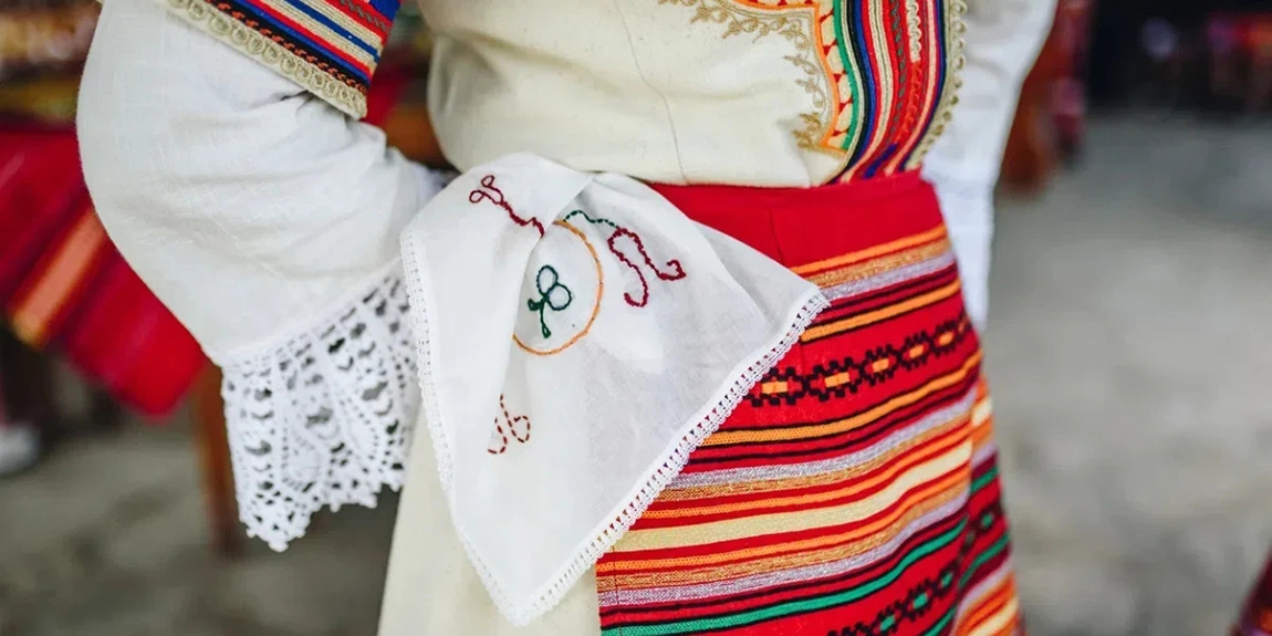 Traditional-Bulgarian-female-folklore-costume.webp.jpg