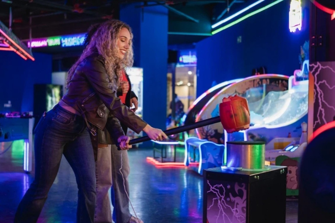 Woman-in-a-cropped-jacket-playing-hammer-strike.webp.jpg