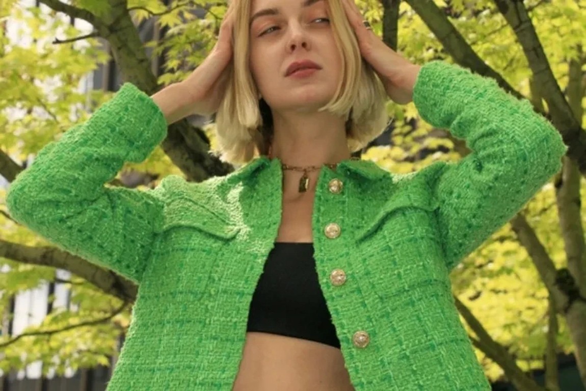 Stylish-woman-in-a-green-cropped-jacket.webp.jpg