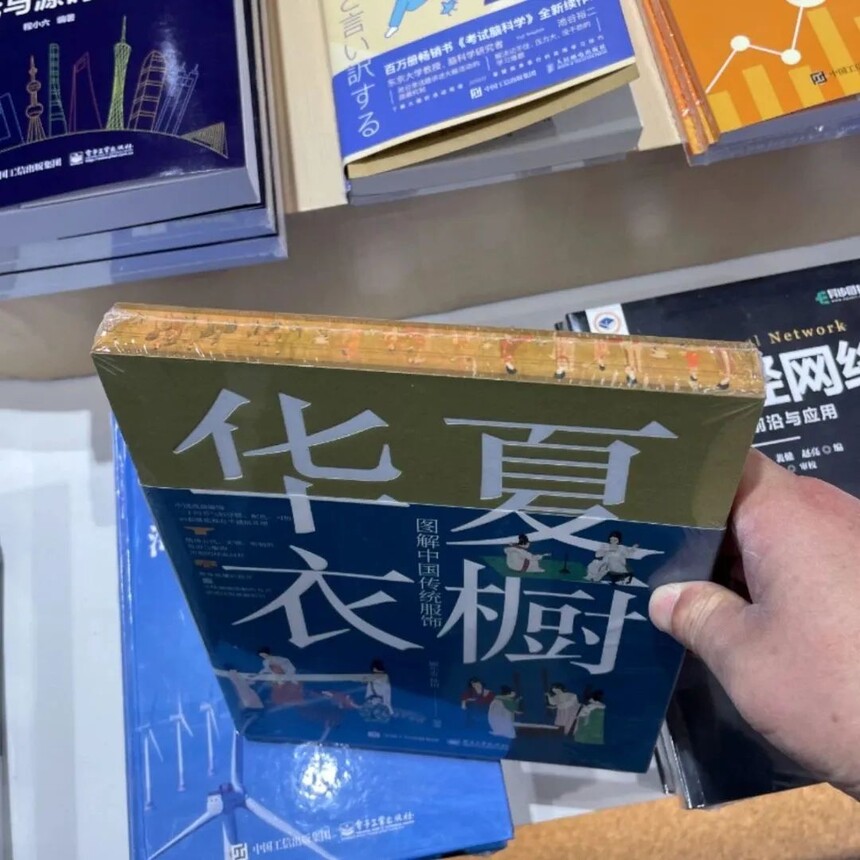 1711613030716993.jpg 640.jpg