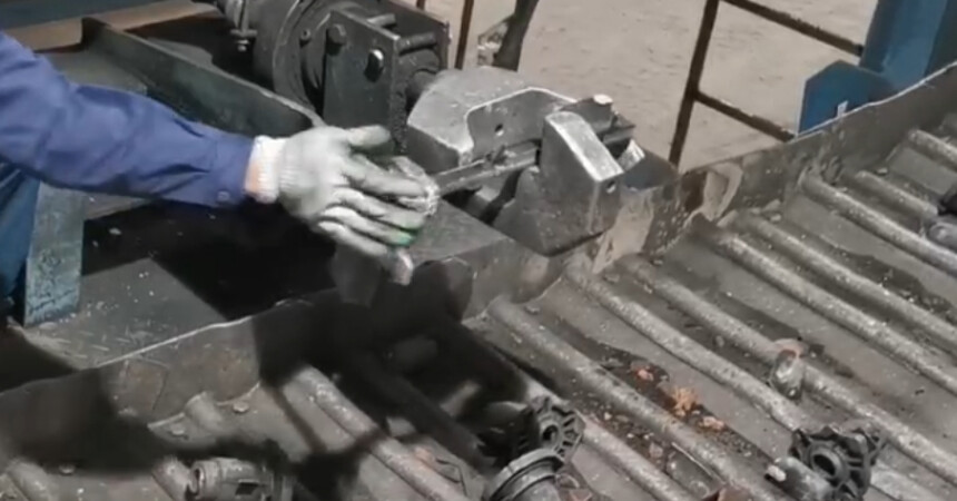 1765869766628726.jpg 铸件浇道击断器.jpg