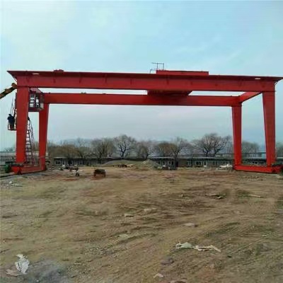 Container gantry crane.jpg