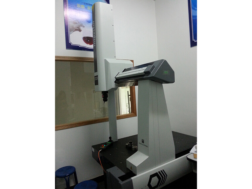 Three-dimensional measuring instrument