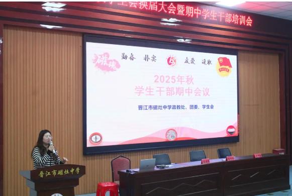 ��������ء�н���ഫ��ʹ�����ഺ�ܽ�����ƪ���������д�����ѧѧ���ỻ�����߸ɲ���ѵԲ����Ļ