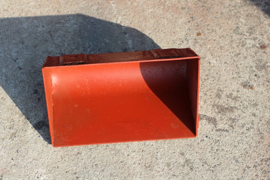 1712016254431856.jpg 提升機料斗.jpg