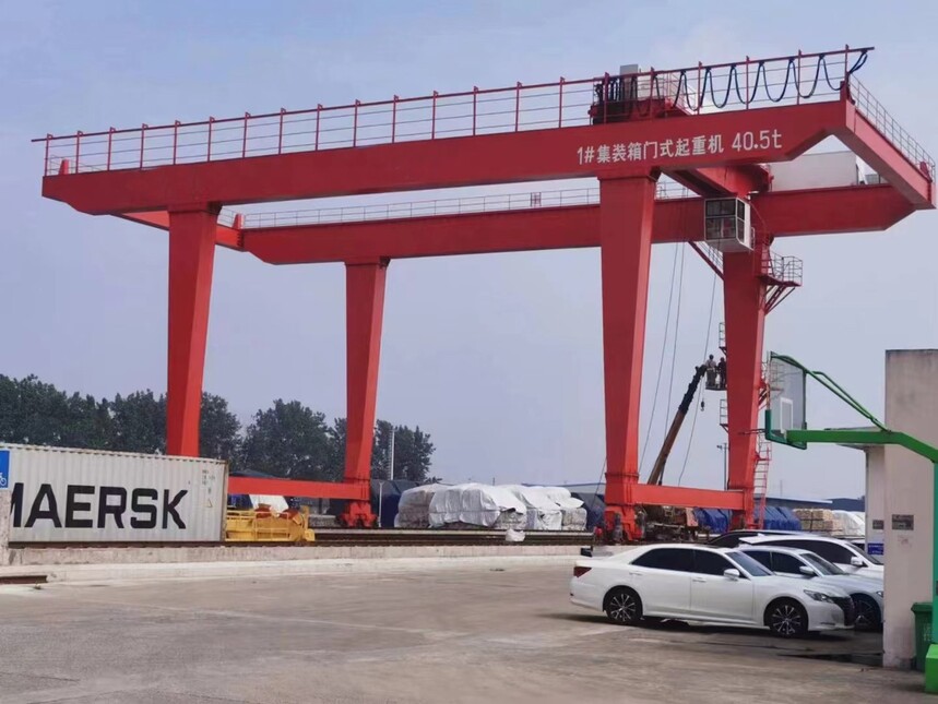 1715133738166972.jpg 集装箱龙门吊.jpg