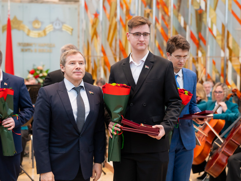 1762250045794885.jpg 5.jpg