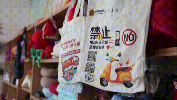 1790043264758662.png 颜玲工作照 (18).png