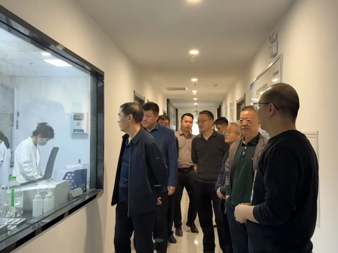 1744785136974272.jpg 1744785136974272.jpg