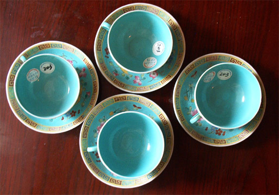 青花缠枝花饰盘，直径：20.5cm。大清雍正年制款。_名人字画销售