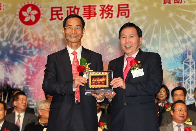 inform201102_01_01_07.jpg