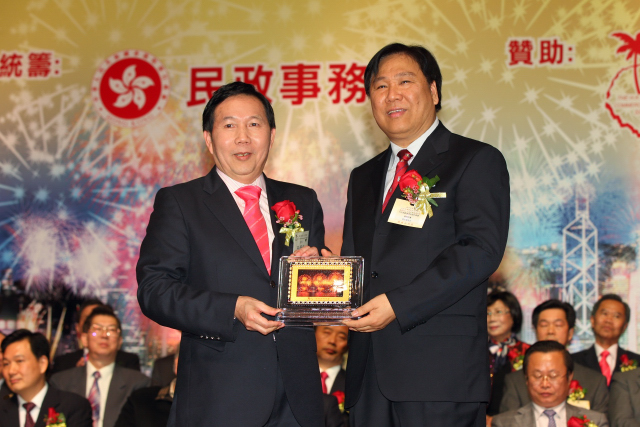 inform201102_01_01_08.jpg