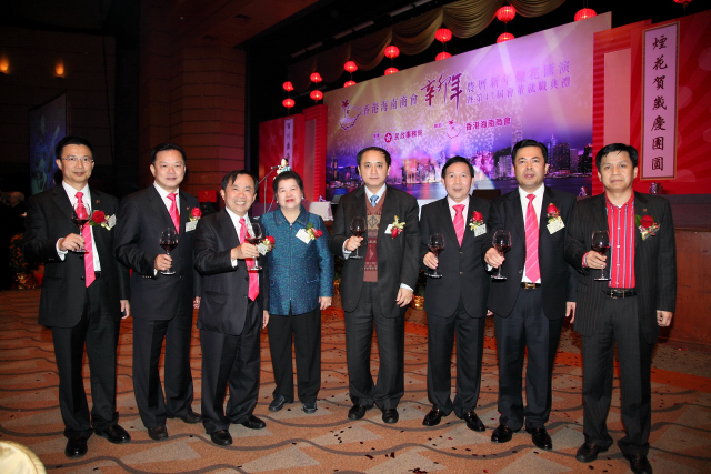 inform201102_01_01_23.jpg