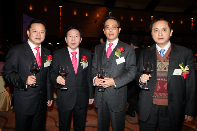 inform201102_01_01_24.jpg