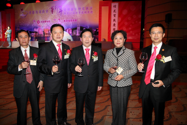 inform201102_01_01_25.jpg